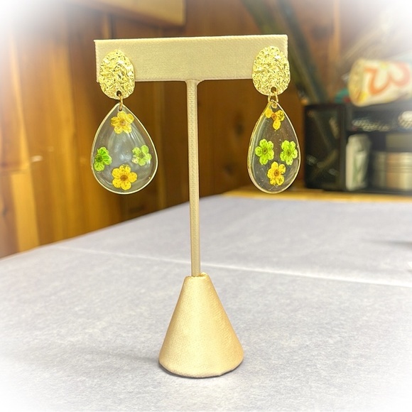 💕Fun Floral Fashion Earrings💕 - Picture 3 of 5